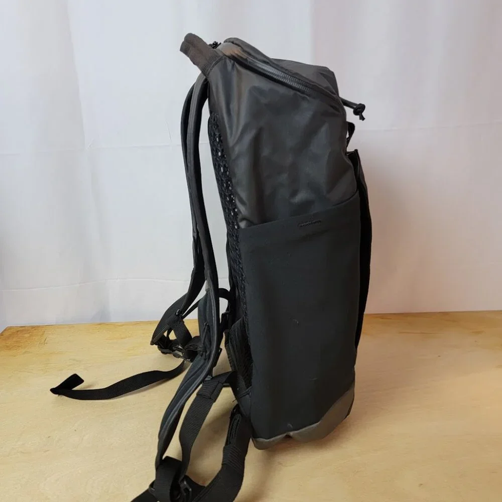 Camelbak missing zippers